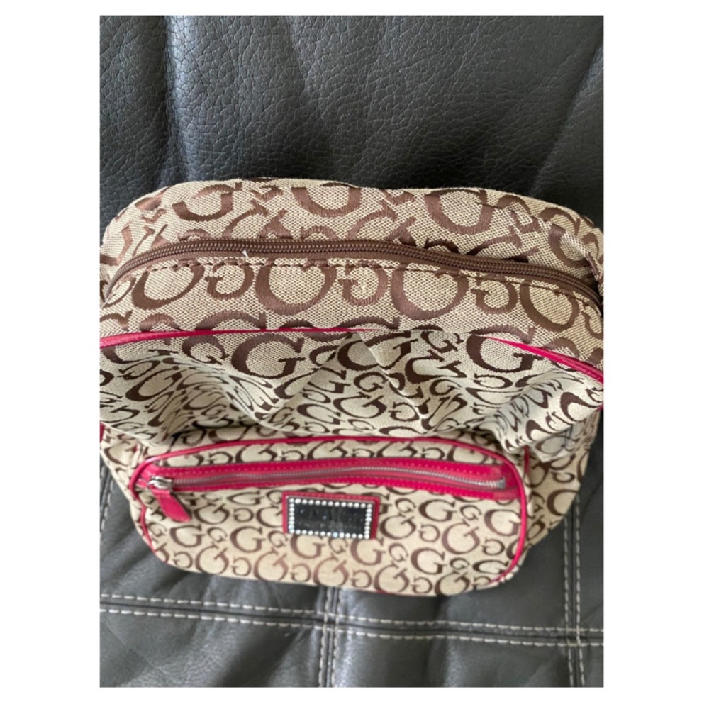 ‘Like-New Mini Guess Backpack’🎒💫 - Picture 4 of 16